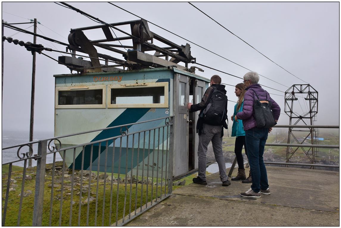 Dursey Island Cable Car ist die einzige Luftseilbahn Irlands. Der Andrang an diesem Nebeltag hält sich in Grenzen. (03.10.2018)