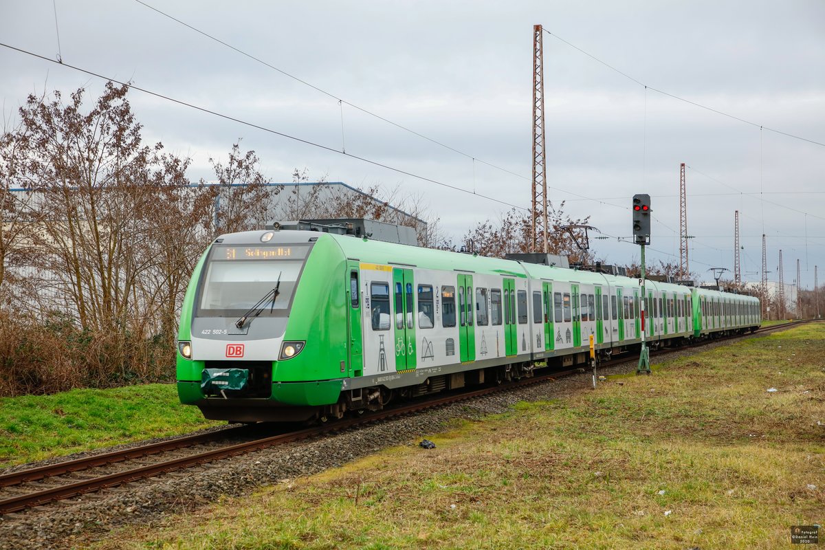 DV 422 502-5 als S1 nach Solingen Hbf in Hilden, Januar 2020.