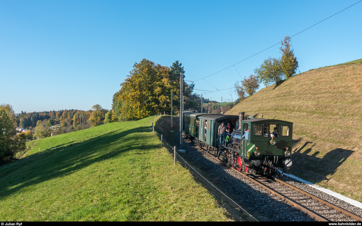 DVZO Fahrzeugtreffen 2017. DVZO Ed 3/3 401  Bauma  mit einem Zug von Bauma nach Hinwil am 15. Oktober 2017 kurz nach Ettenhausen-Emmetschloo.
