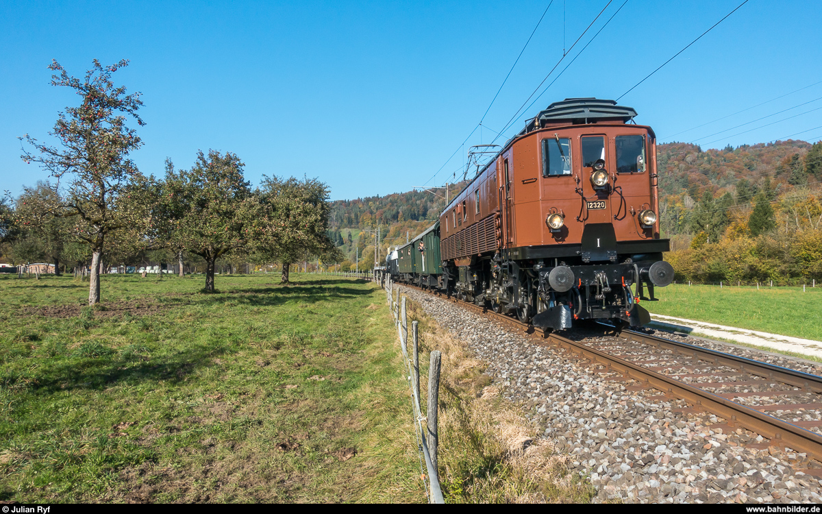 DVZO Fahrzeugtreffen 2017. SBB Historic Be 4/6 12320 mit GmP am 14. Oktober 2017 zwischen Wila und Saland.