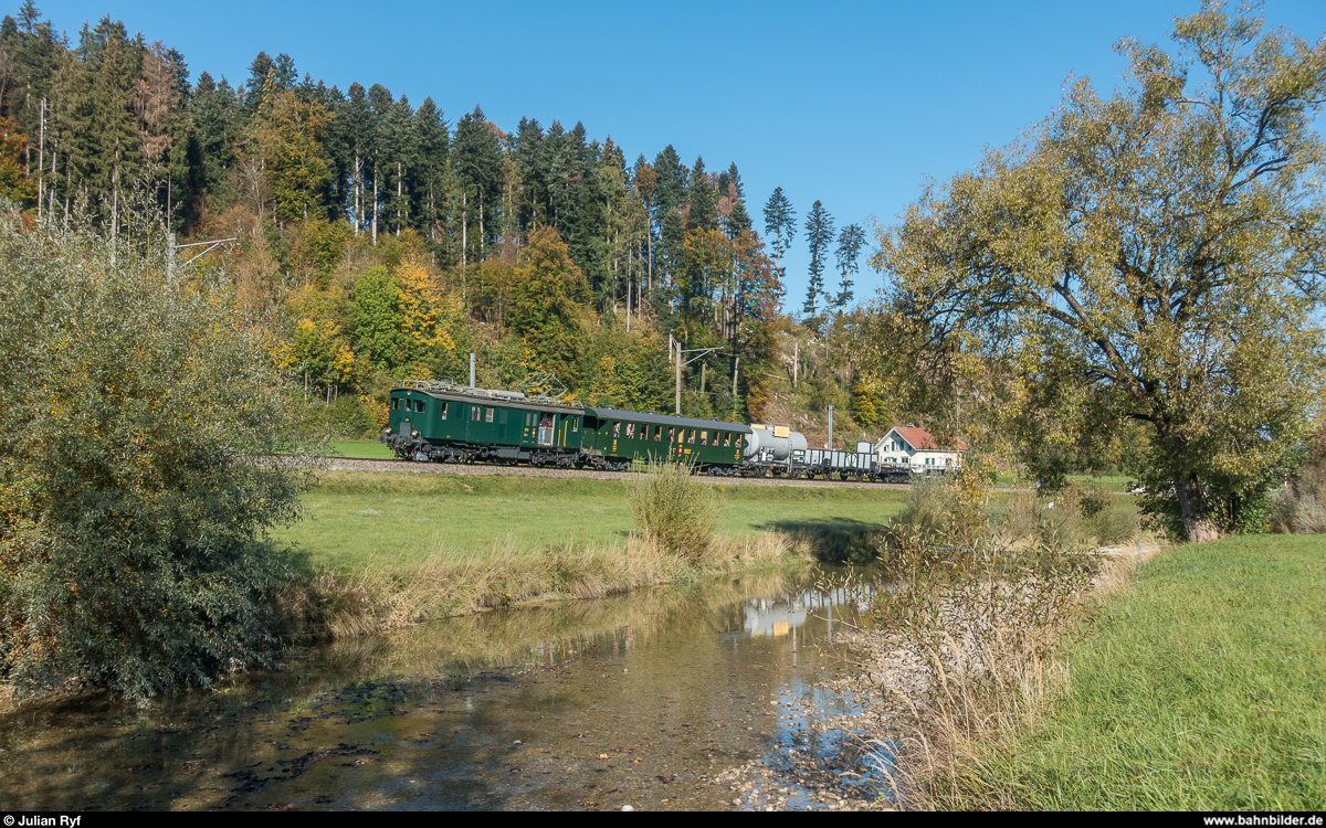 DVZO Fahrzeugtreffen 2018: SBB Historic De 4/4 1679 mit GmP am 13. Oktober 2018 bei Juckeren (Saland).