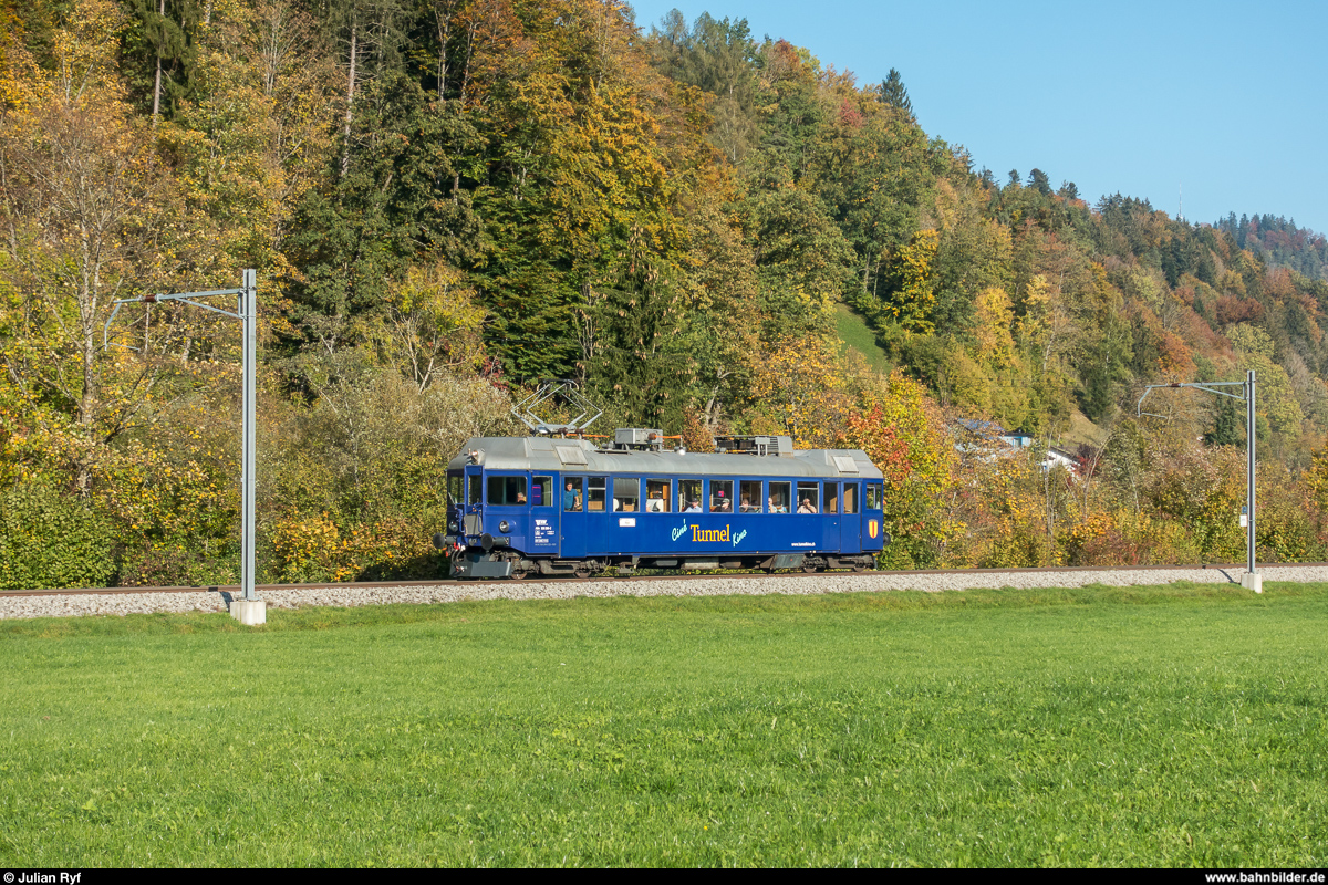 DVZO Fahrzeugtreffen 2018: Tunnelkino-Triebwagen ABe 4/4 11 am 13. Oktober aus Wald kommend bei der Einfahrt Bauma.