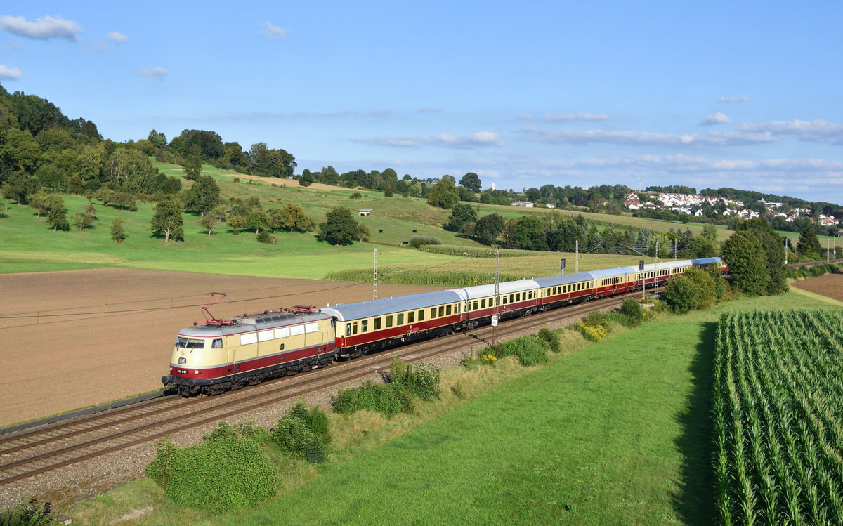 E 03 001 mit den TEE Sonderzug von den Märklin Tagen in Göppingen auf der Rückfahrt nach Lauf(Pegnitz).Uhingen-Nassachtalbrücke 14.9.2019).