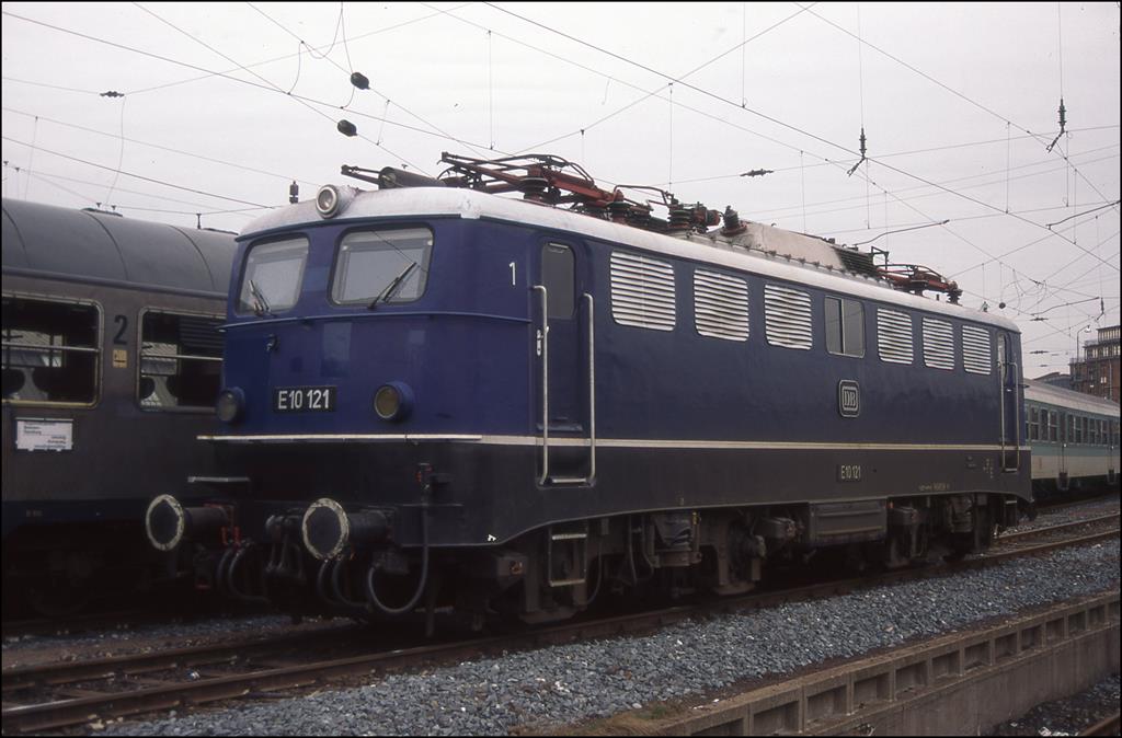 E 10121 am 15.4.1997 im BW Hamburg.