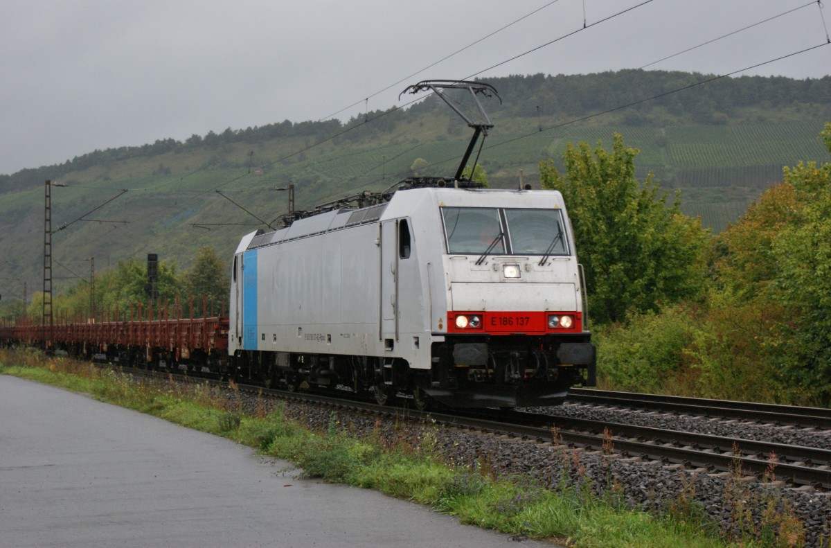 E 186 137 am 18.09.13 Richtung Wrzburg unterwegs.
