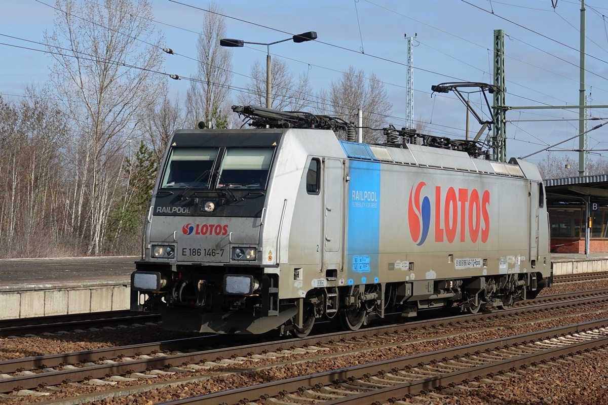 E 186 146-7 der Lotos in Berlin Schönefeld Flughafen am 16.03.2017