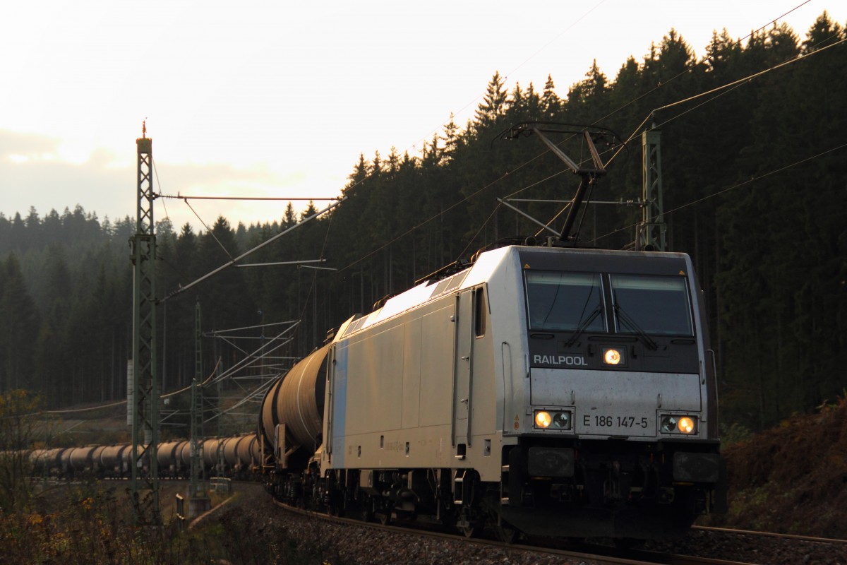 E 186 147-5 Railpool im Frankenwald bei Steinbach am 03.11.2014.