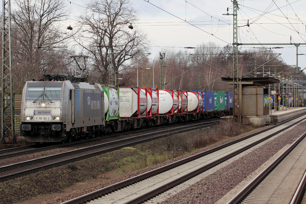 E 186 182-2 in Dedensen-Gümmer 15.2.2014