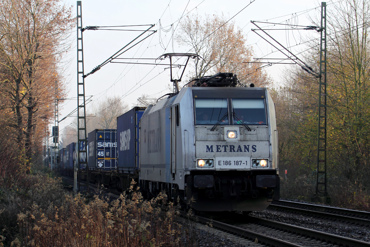 E 186 187-1 auf der Hamm-Osterfelder Strecke in Recklinghausen-Suderwich 29.11.2014