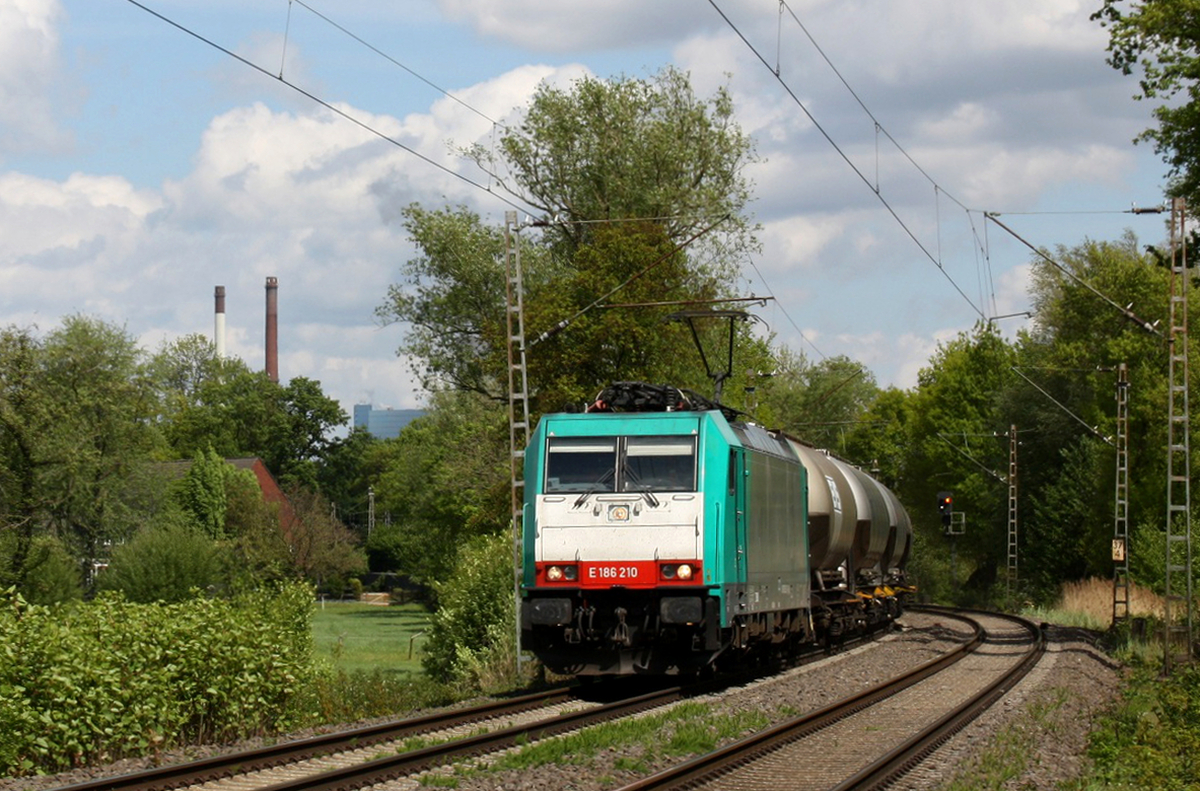 E 186 210 (ID 1091210) auf der Hamm-Osterfelder Strecke in Datteln am 30.04.2020