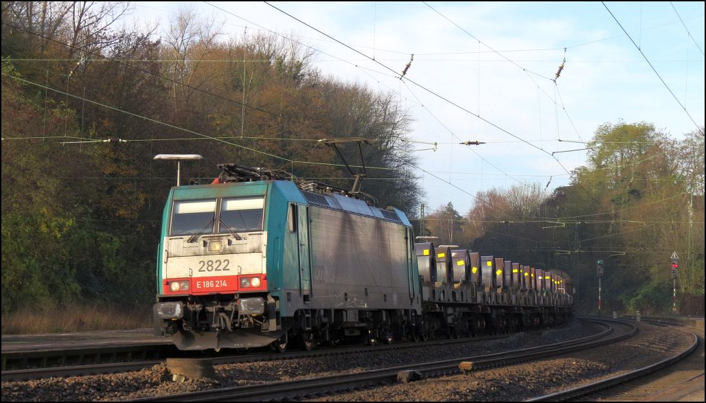 E-186 214 im Gleisbogen am Bahnhof Eschweiler (Rhl),am Haken ein Coilzug.Bildlich festgehalten am 22.Nov.2014 vom P&R Platz aus.