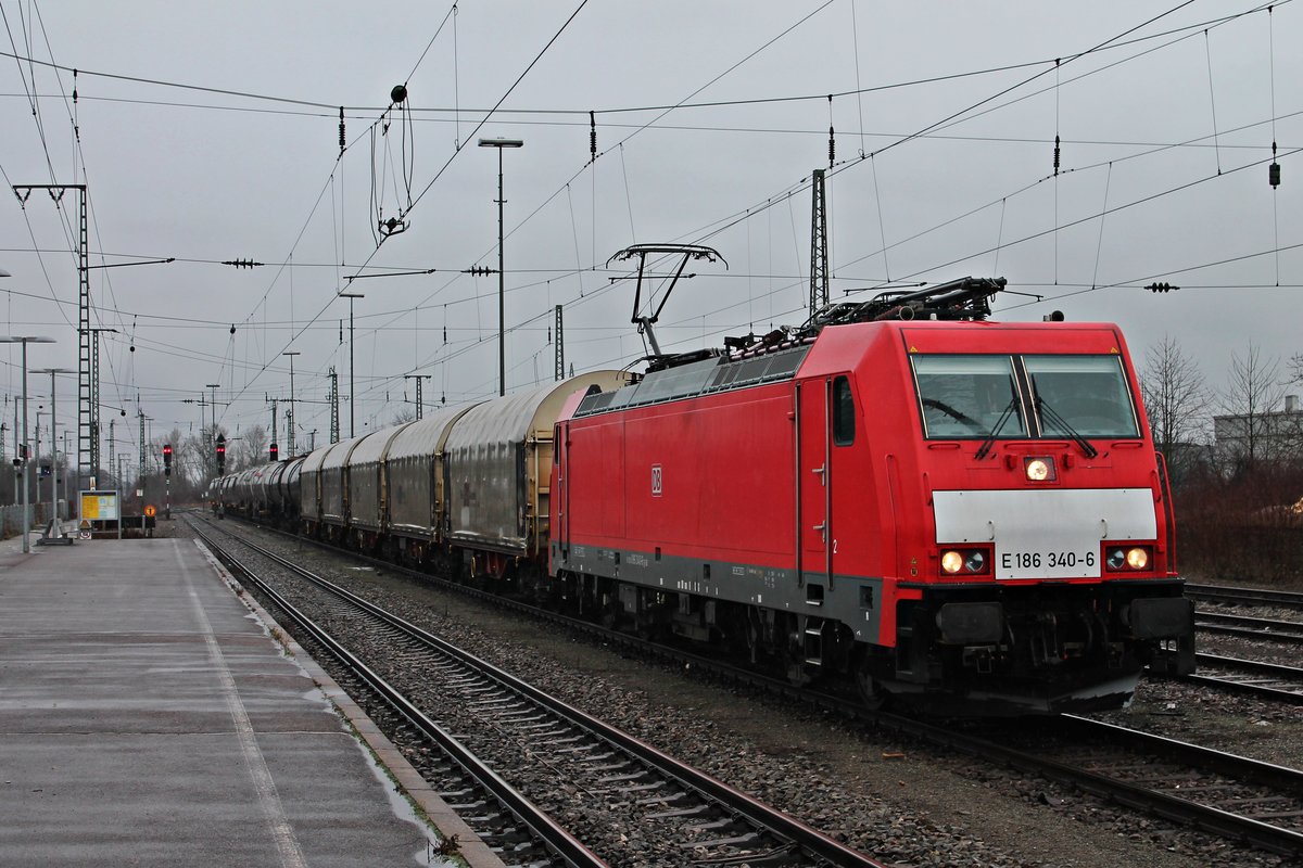 E 186 340-6 am 17.01.2015 bei der Einfahrt mit dem 44281 (Mulhouse Ville - Offenburg Gbf) aus Richtung Neuenburg (Baden) in Müllheim (Baden).