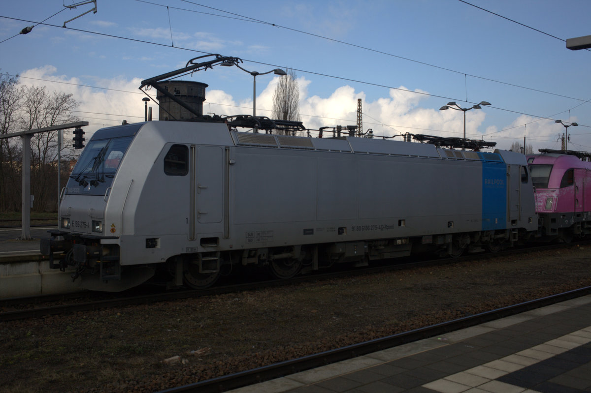 E 186 der Gesellschaft Railpol in Frankfurt (Oder)26.03.2016  07:31 Uhr.