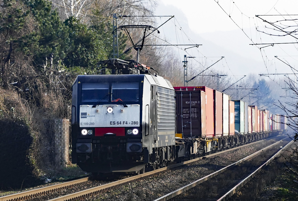 E 189-280 MRCE mit Containerzug durch Bonn-Beuel - 08.02.2018