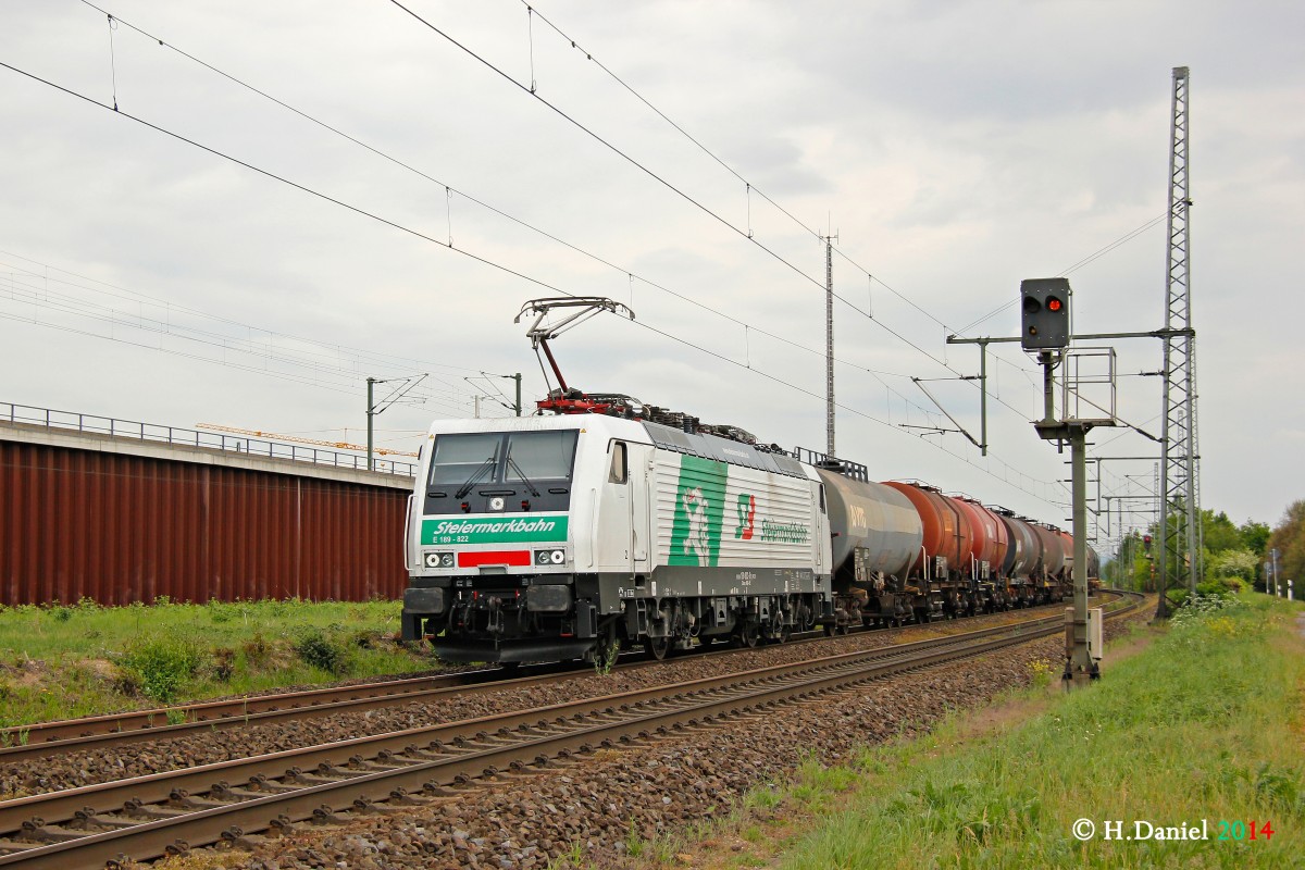 E 189-822 Steiermarkbahn mit Kesselzug in K�ln Porz Wahn, April 2014.