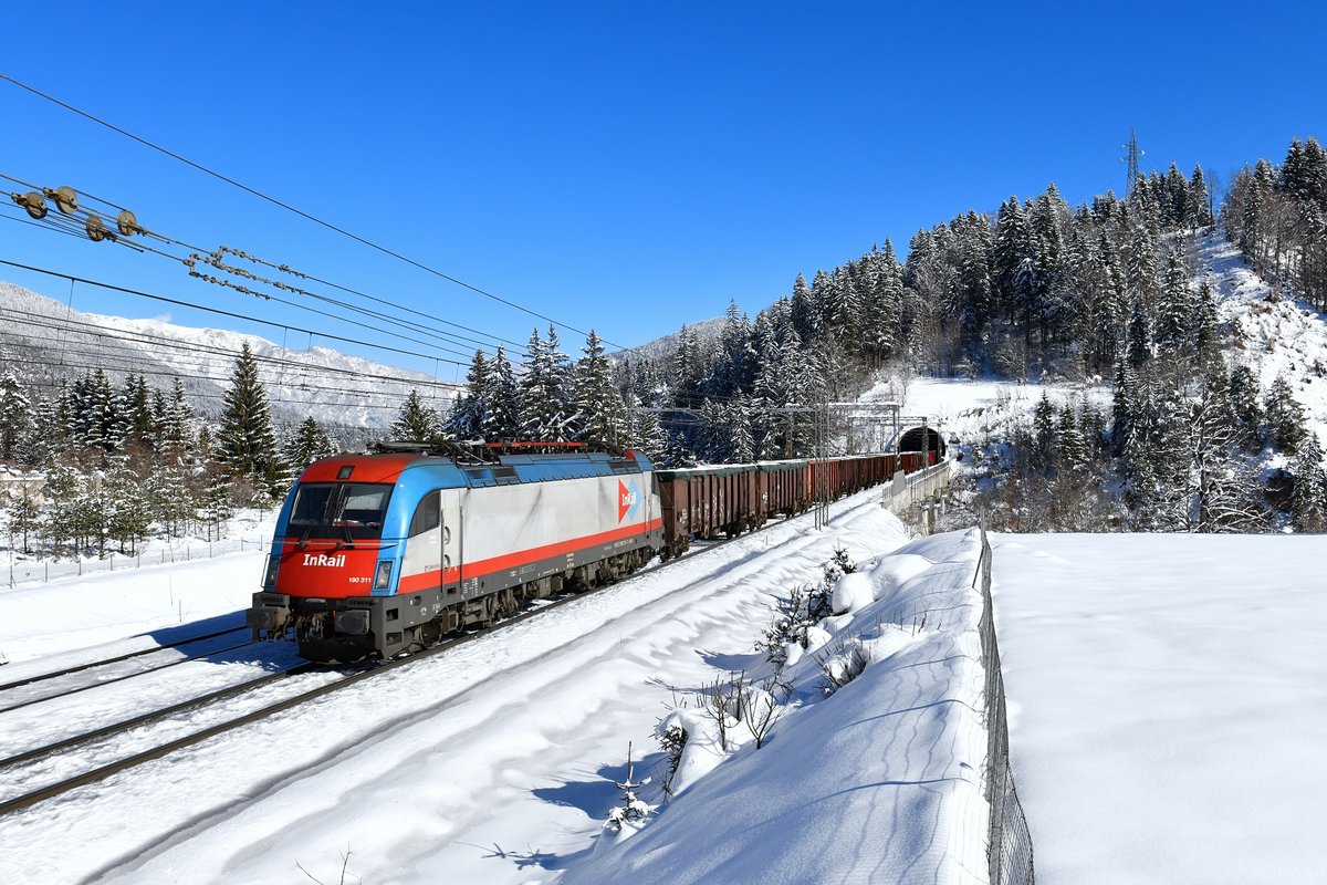 E 190 311 mit GAG 45223 am 14.02.2018 bei Tarvisio.