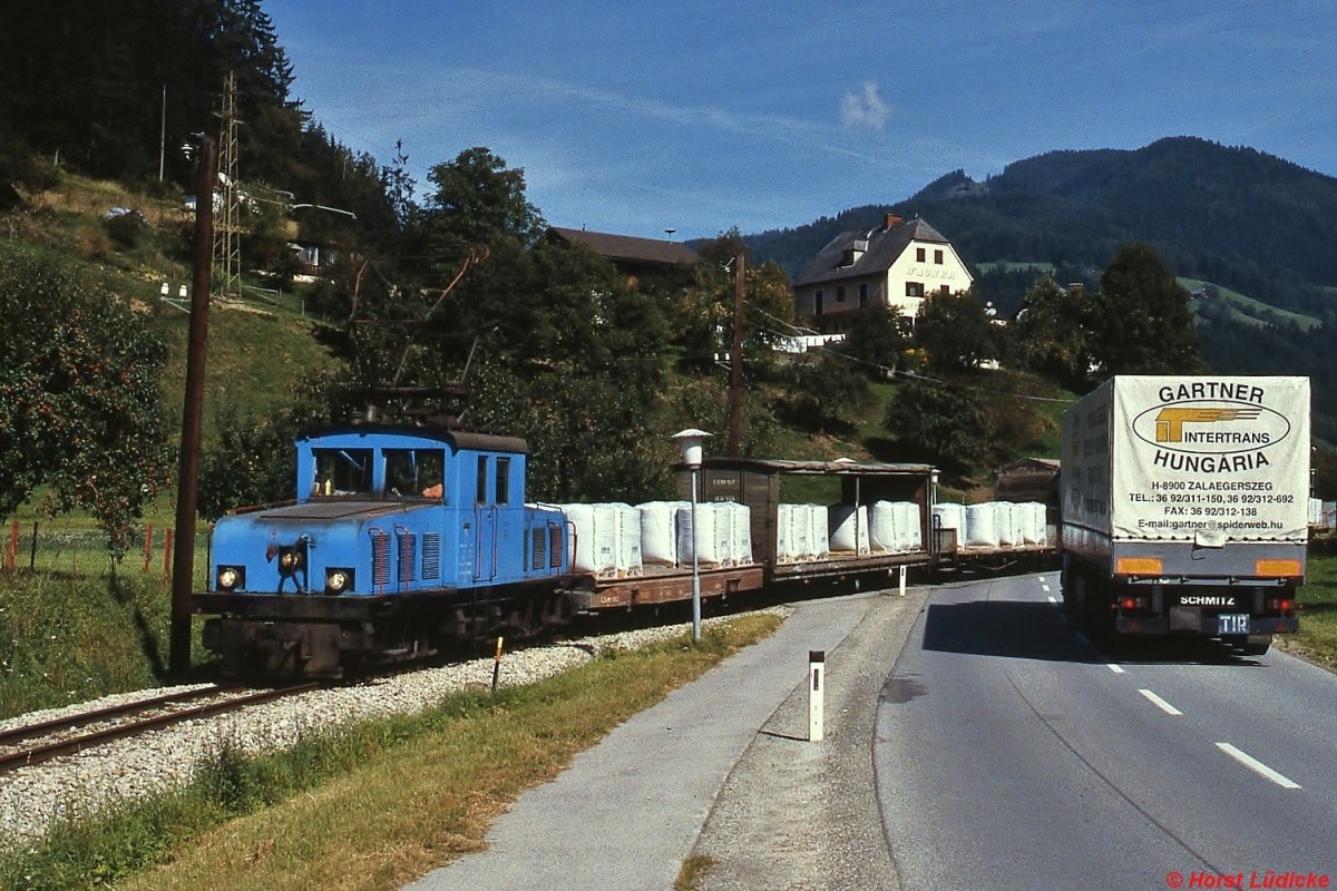 E 4 der Lokalbahn Mixnitz-St. Erhard, die heute 100 Jahre alt geworden ist, im Sommer 1998 in St. Jakob.