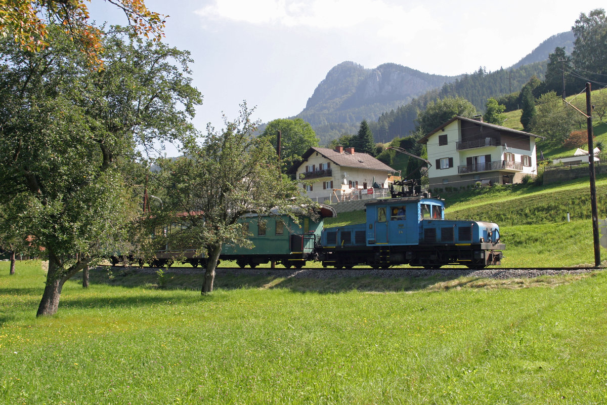 E-4 der Lokalbahn Mixnitz-St.Erhard fährt mit einen Prob-S.Z. bei Mautstatt am 25.8.16