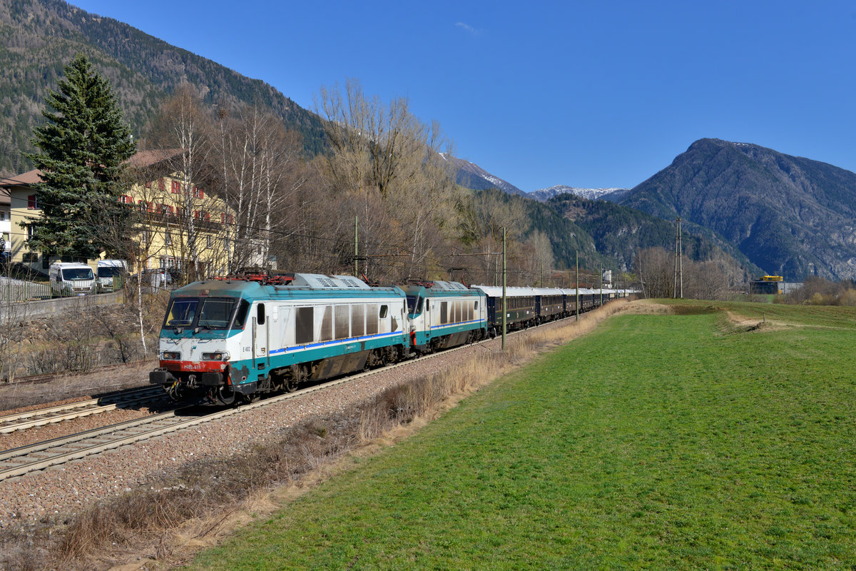 E 402 019 + E 402 014 mit dem VSOE am 29.03.2017 bei Campo di Trens. 