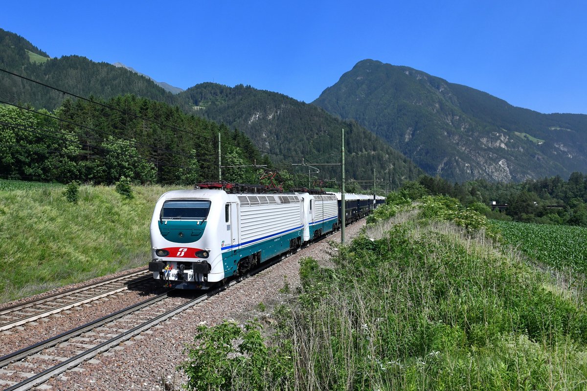 E 402 116 + E 402 132 mit dem VSOE am 26.06.2019 bei Campo di Trens. 
