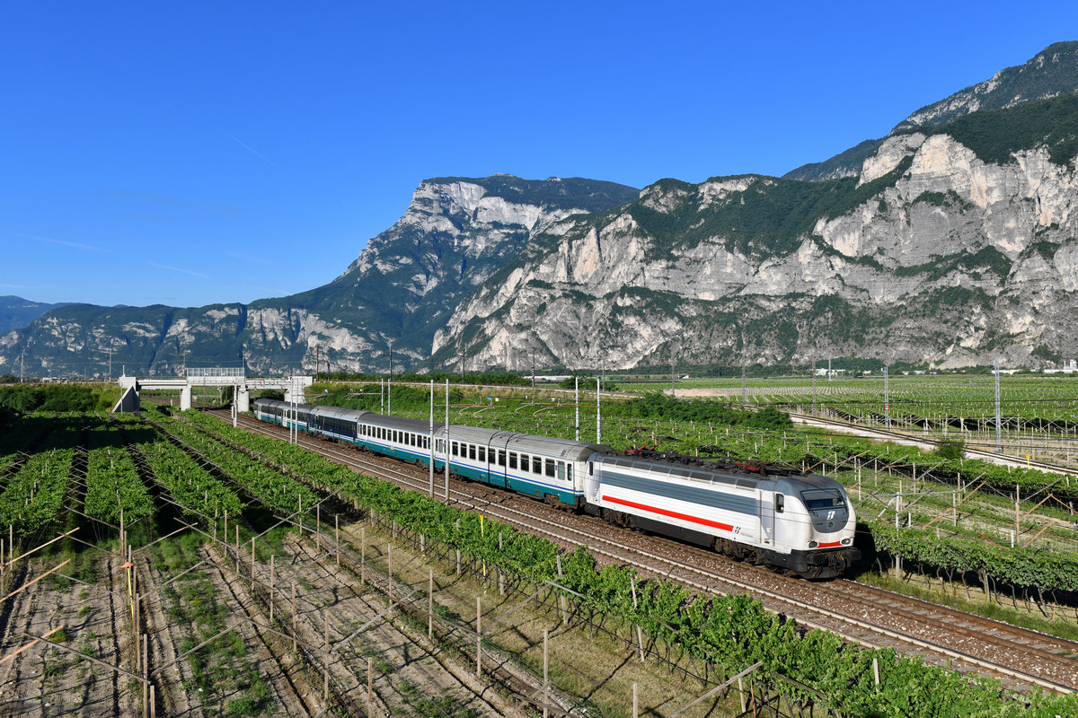 E 402 143 mit ICN 764 am 23.06.2018 bei Mezzocorona. 