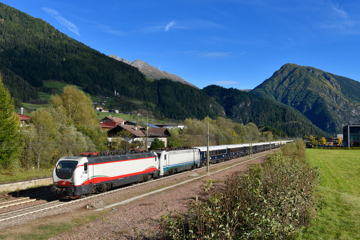 E 402 171 + E 402 125 mit dem VSOE am 07.10.2017 bei Campo di Trens. 