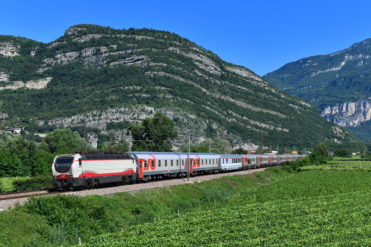 E 402 180 mit EXP 13017 am 23.06.2018 bei Mori. 