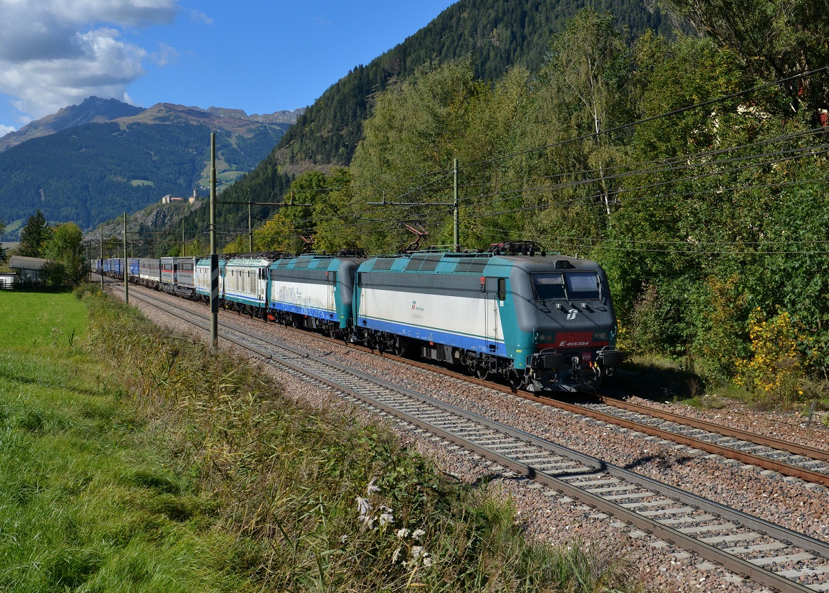 E 405 024 + E 405 019 + E 652 072 + E 652 168 mit einem KLV am 27.09.2014 bei Campo di Trens.
