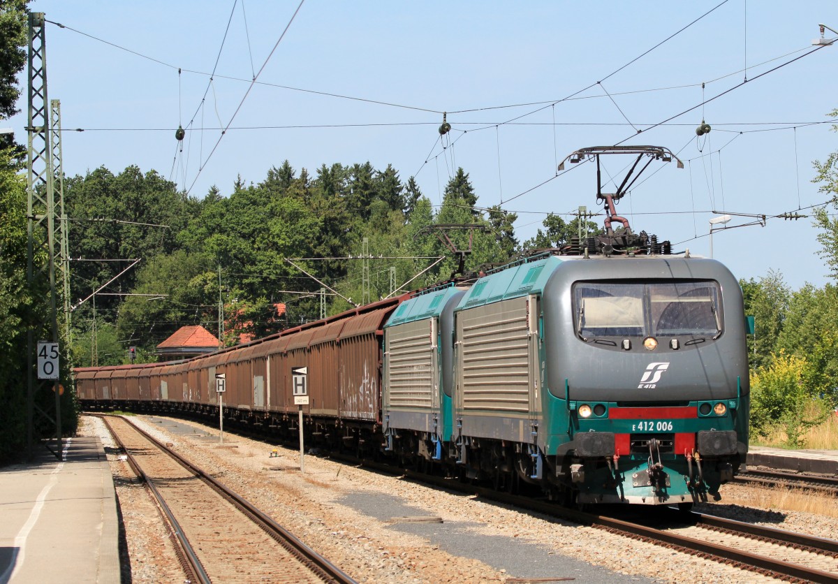 E 412 006 + 007 mit einem Tabakzug am 5. August 2013 in Aling.