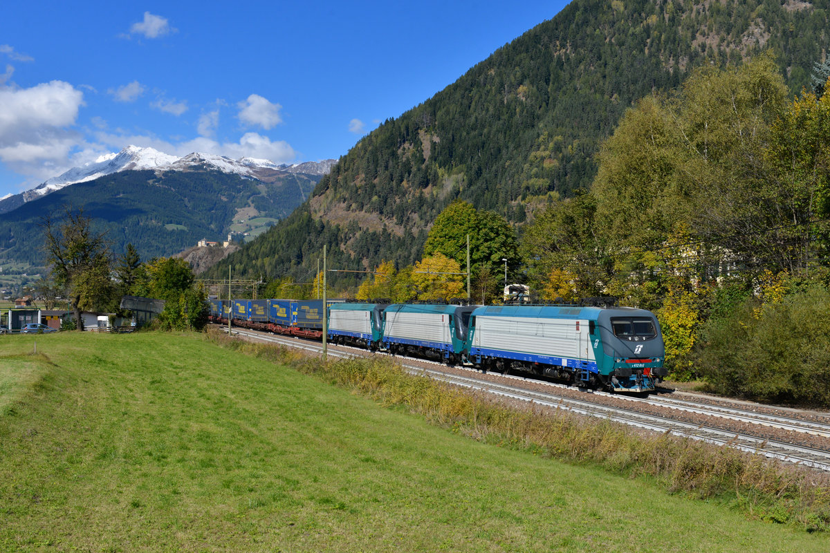 E 412 018 und zwei weitere 412 mit einem KLV am 12.10.2016 bei Campo di Trens.