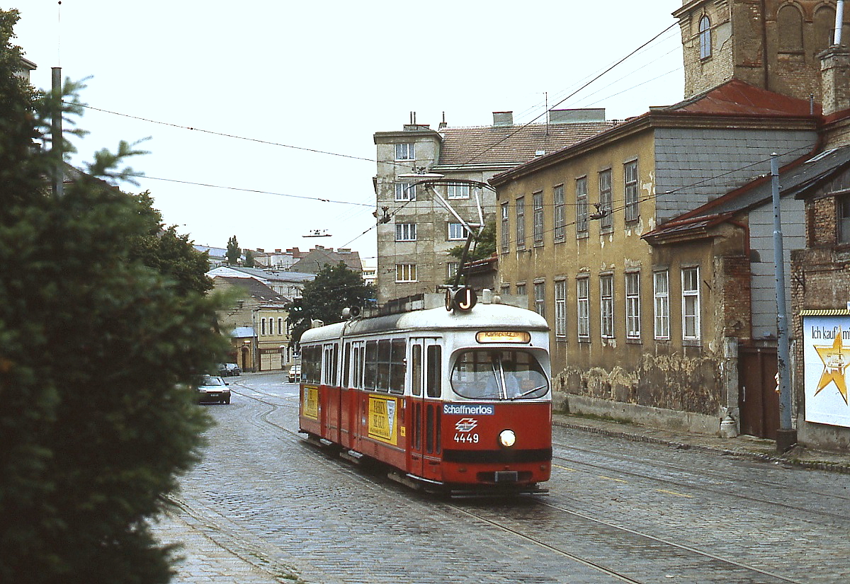 E 4449 steht im Juni 1987 in der Endhaltestelle Ottakring als Linie J abfahrbereit zum Karlsplatz 