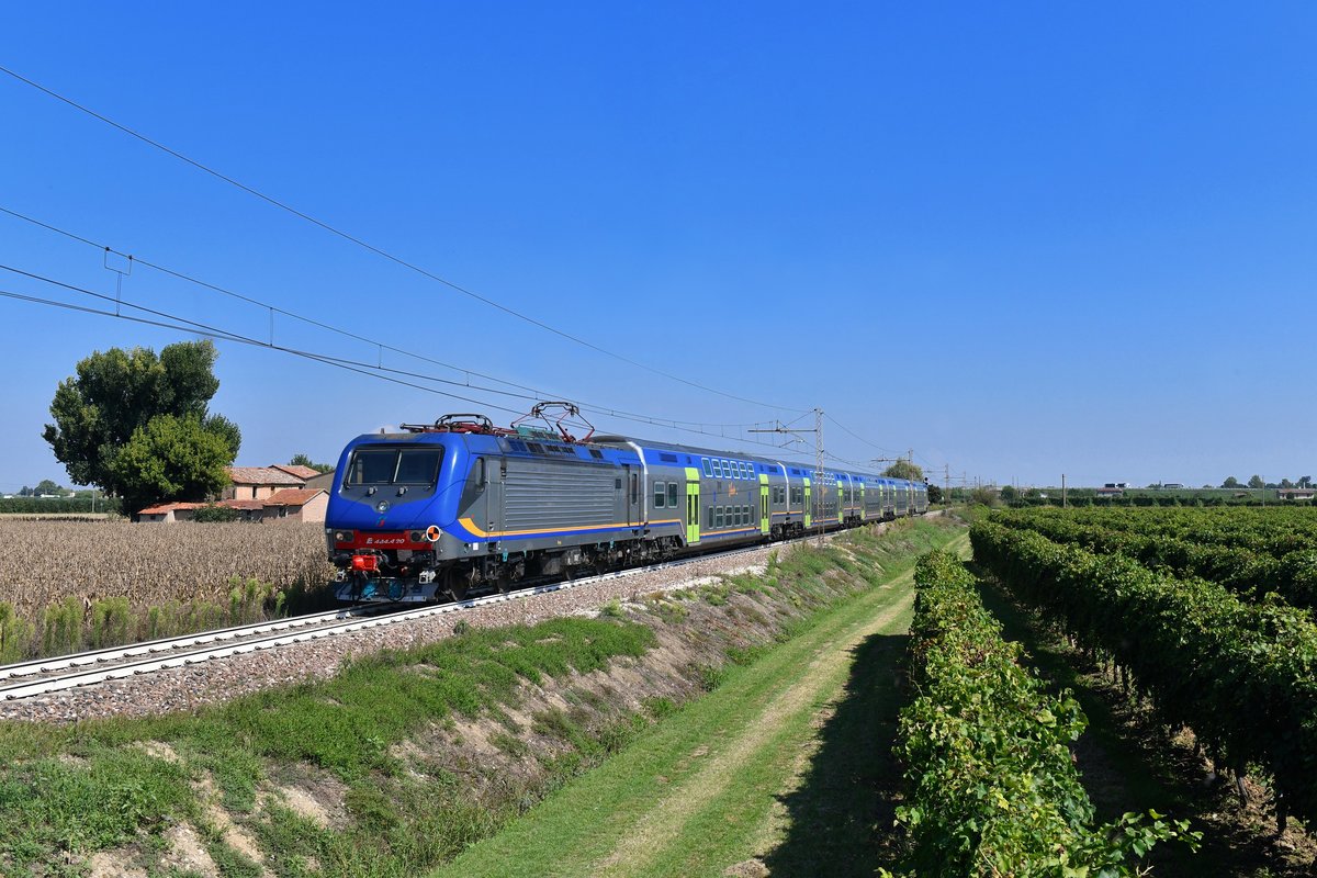 E 464 420 mit einem R am 05.09.2018 bei Solarolo. 