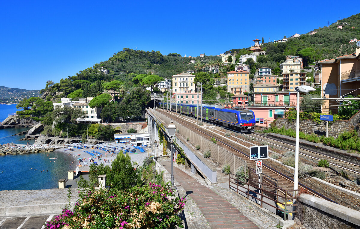 E 464 584 mit einem R am 07.09.2023 bei Zoagli.
