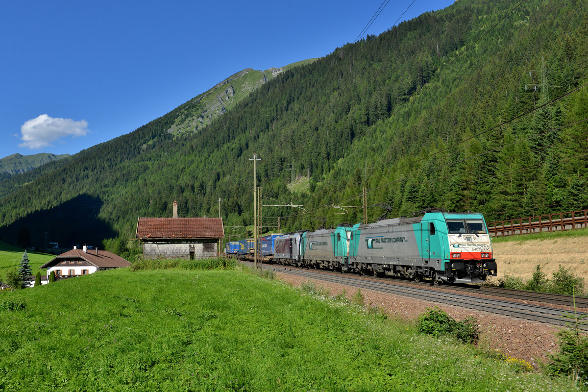 E 483 002 + E 483 005 + 186 284 mit DGS 43129 am 20.07.2016 bei Brennero. 