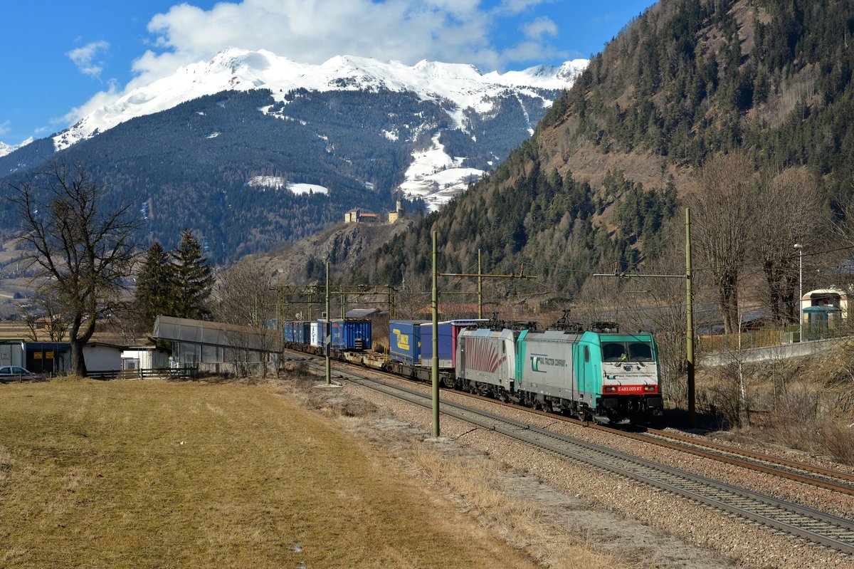 E 483 005 + 186 28x mit TEC 43125 am 18.02.2016 bei Campo di Trens.