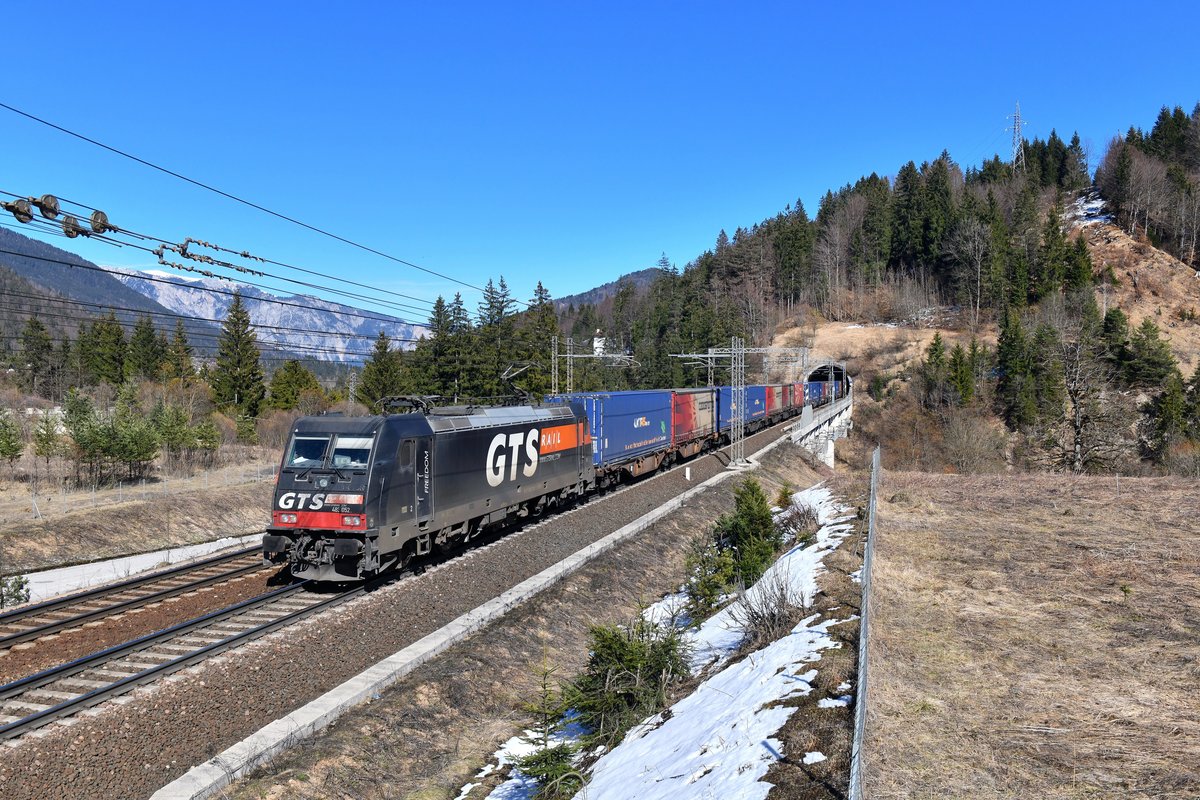 E 483 052 mit TEC 63501 am 23.03.2019 bei Tarvisio. 