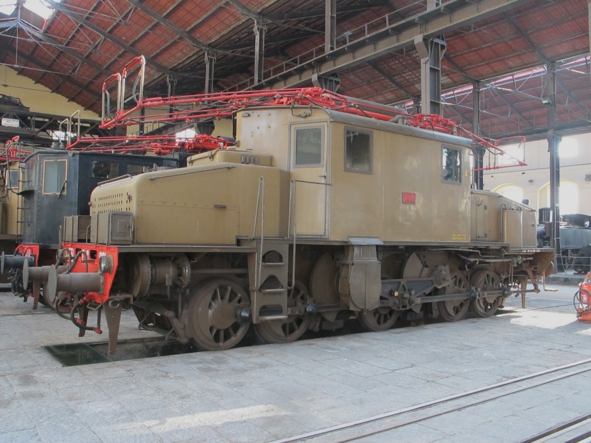 E 551 001 der FS ausgestellt im Nationelen Eisenbahnmuseum Pietrarsa. (3. Oktober 2014) 