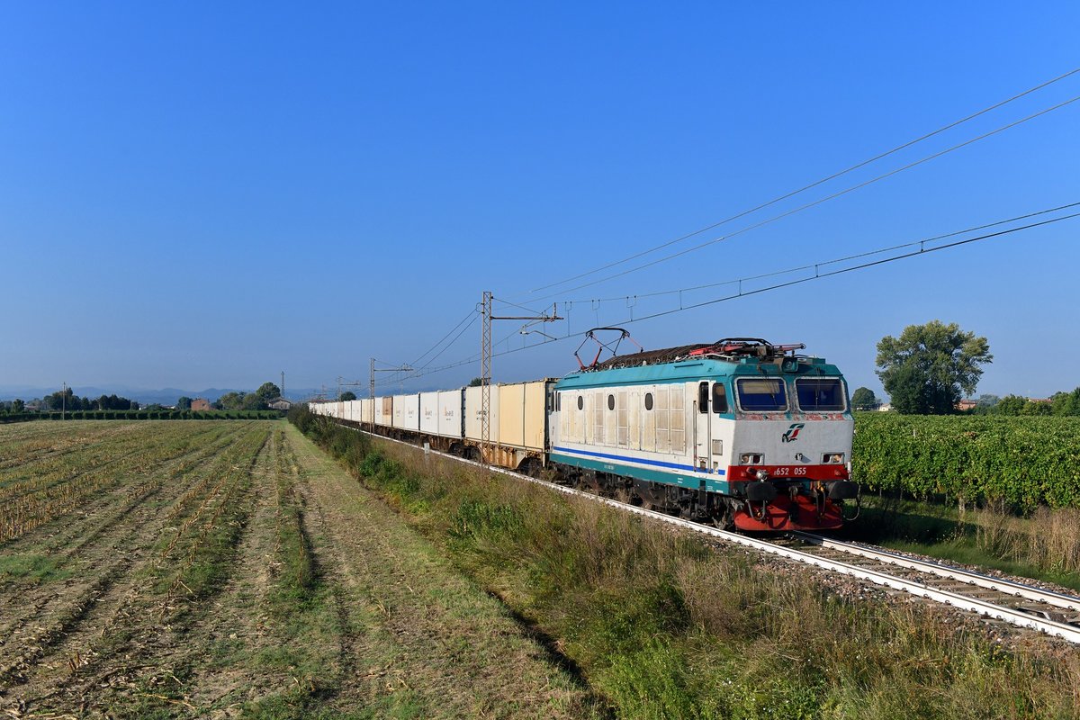 E 652 055 mit einem Zuckerzug am 05.09.2018 bei Zagonara.
