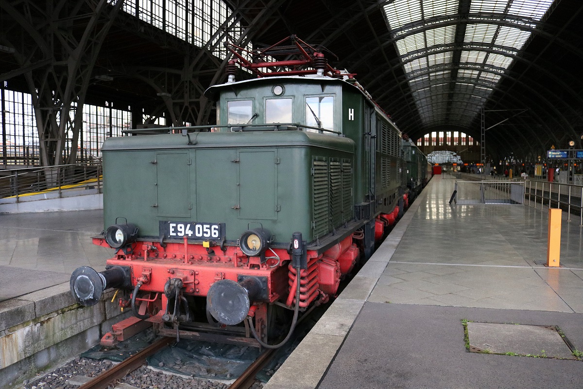 E 94 056 (BR 194 | DR 254) steht in Leipzig Hbf auf dem Museumsgleis (Gleis 24). [31.10.2017 | 12:45 Uhr]