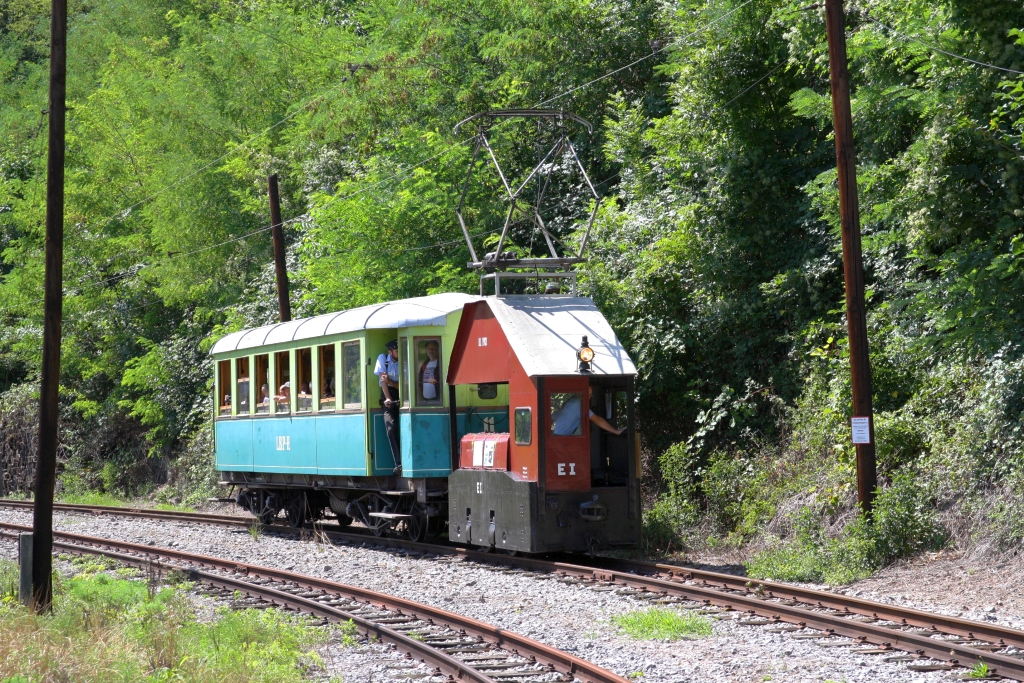 E I (Bo, Brand-Lhuillier/Brünn und Siemens-Schuckert/Wien, Baujahr 1903) fährt am 15.August 2019 mit dem Zug 4 von Hirschwang in den Bahnhof Payerbach Lokalbahn ein.