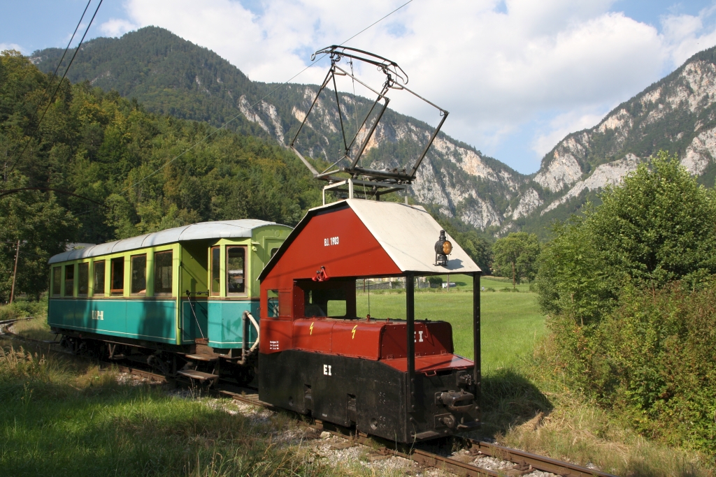 E I (Bo, Brand-Lhuillier/Brünn und Siemens-Schuckert/Wien, Baujahr 1903) am 12.September 2020 als Zug 9 (Payerbach - Hirschwang) am talseitigem Ende der Kurhausschleife.