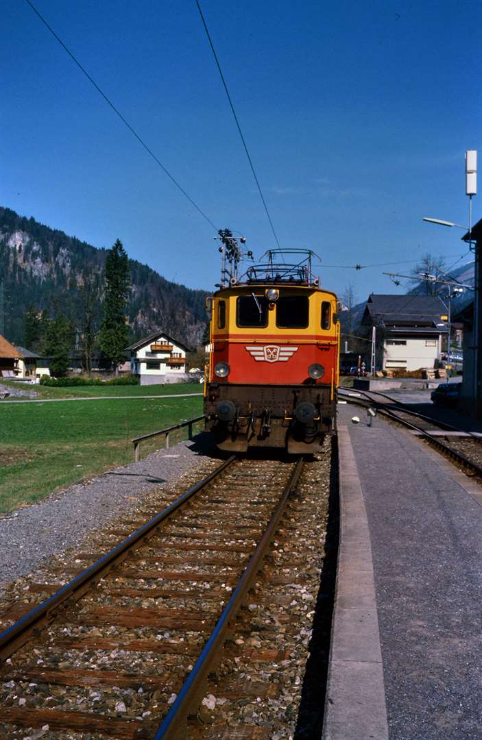 E-Lok 1045.01 der Montafonerbahn (MBS) auf ÖBB-Gleisen. Arlbergbahn? 