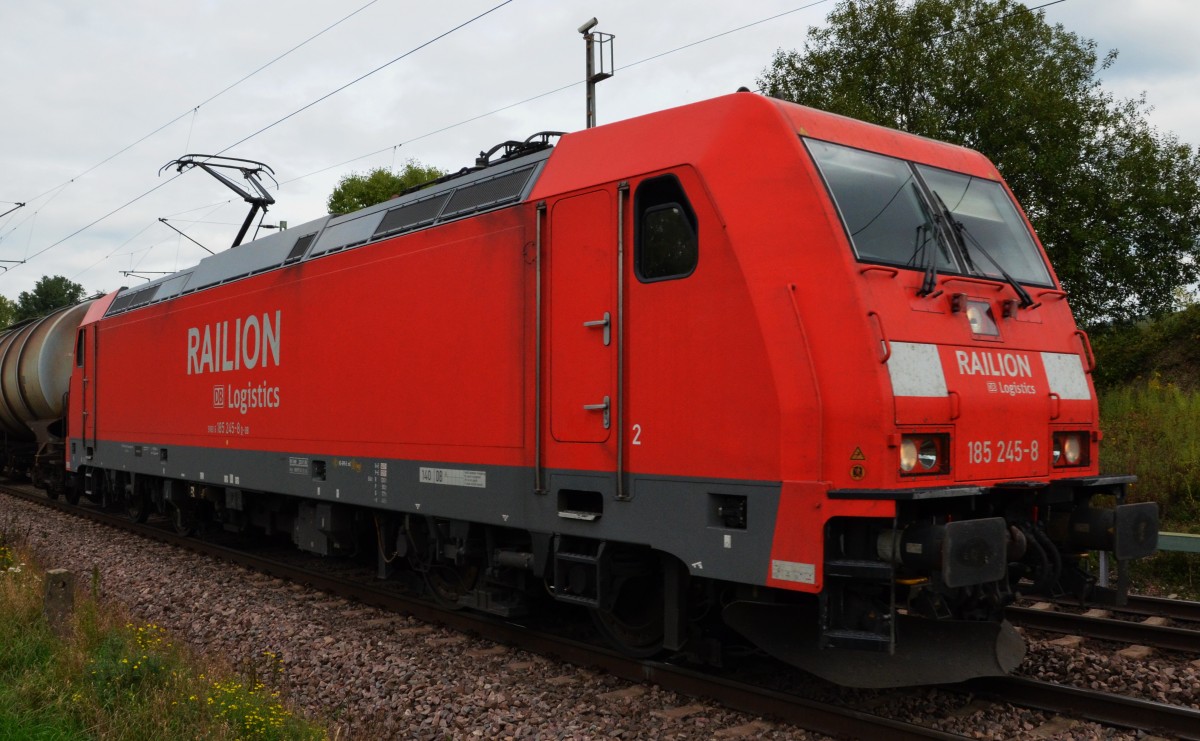 E-Lok 185 245-8  RAILION  Logistik  steht vor einem Signal bei Rheinbreitbach am 21.09.2013.