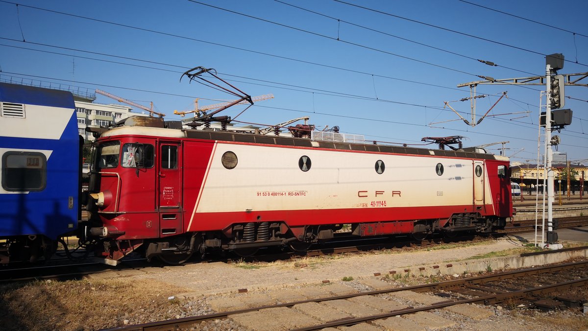 E-Lok 91-53-0-400114-1 mit Regio am 08.07.2019 in bukarester Nordbahnhof.