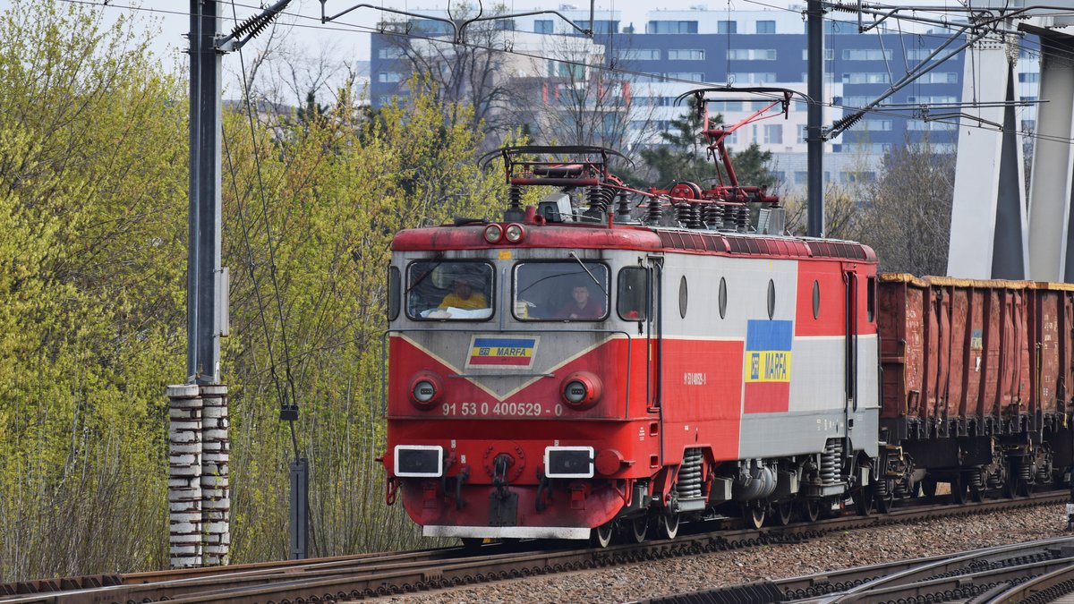 E-Lok 91-53-0-400529-0 der CFR Marfa fuhr am 23.03.2019 durch Bahnhof Bucuresti Baneasa.