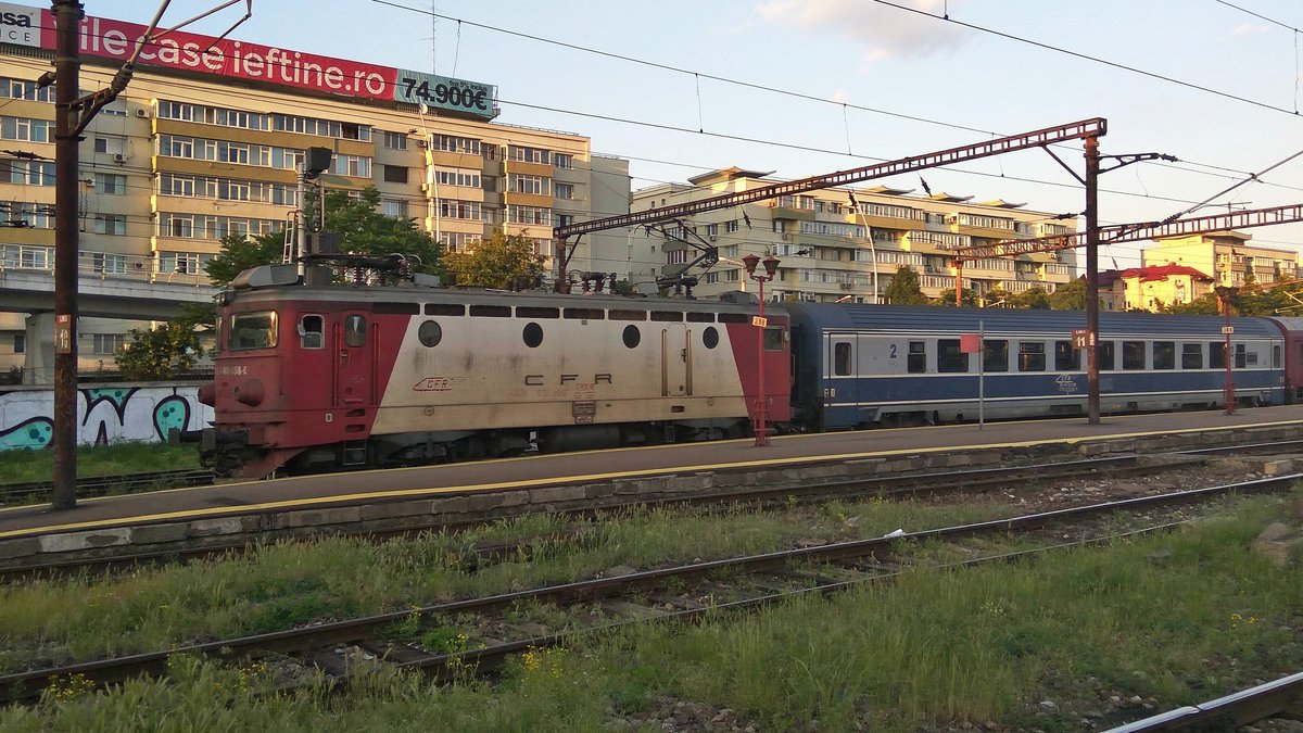 E-Lok 91-53-0-410294-9 manoevriert am 29.05.2017 im bukarester Nordbahnhof.