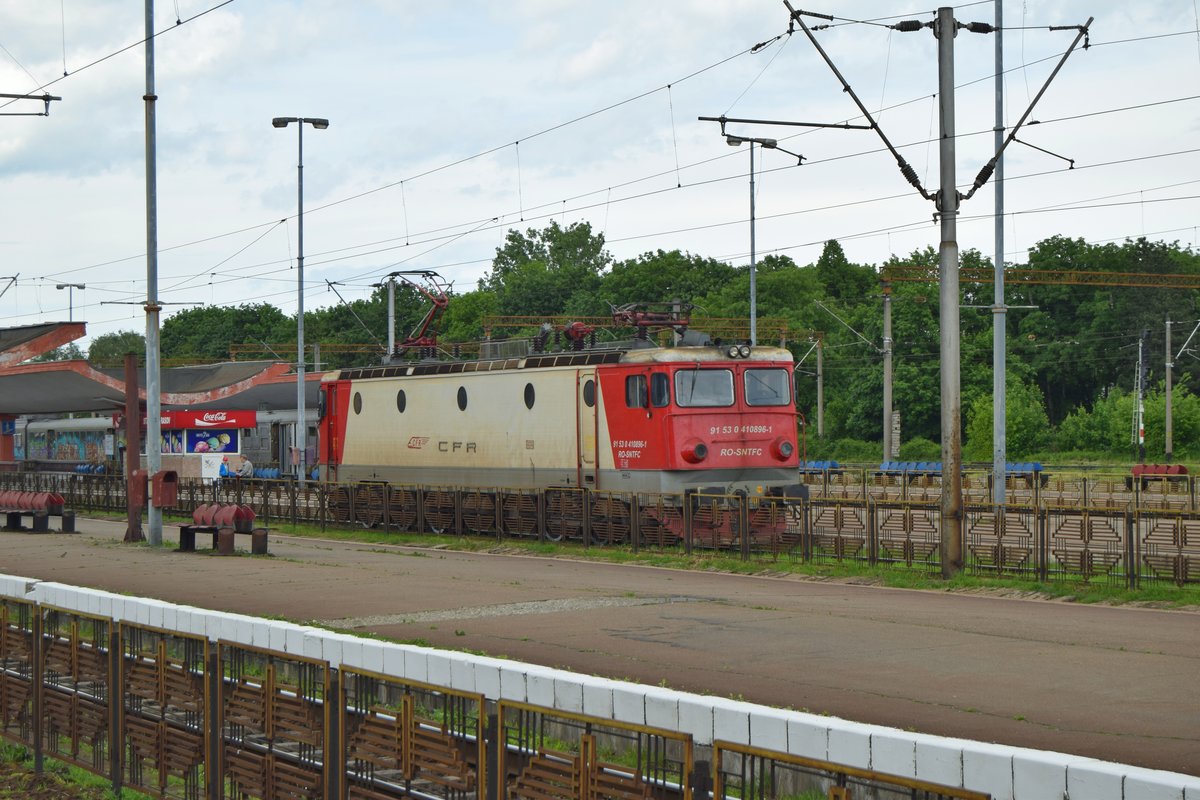E-Lok 91-53-0-410896-1 in Bahnhof Brasov am 14.05.2016