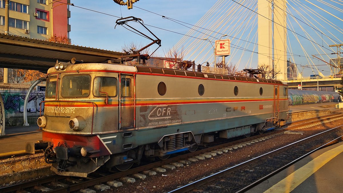 E-Lok 91-53-0-420302-8 am 11.02.2019 im Nordbahnhof Bukarest.