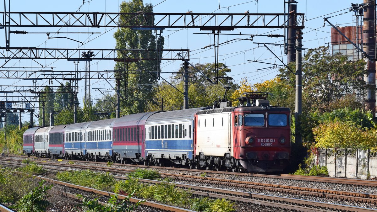 E-Lok 91-53-0-450328-6 näherte sich am 06.10.2018 mit Interregio aus Constanta dem Nordbahnhof Bukarest.