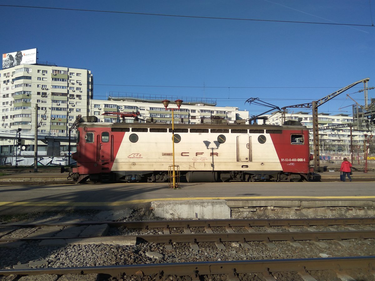 E-Lok 91-53-0-460-068-6 wartete am 03.04.2018 auf grünes Licht für die Rückkehr ins Betriebswerk.